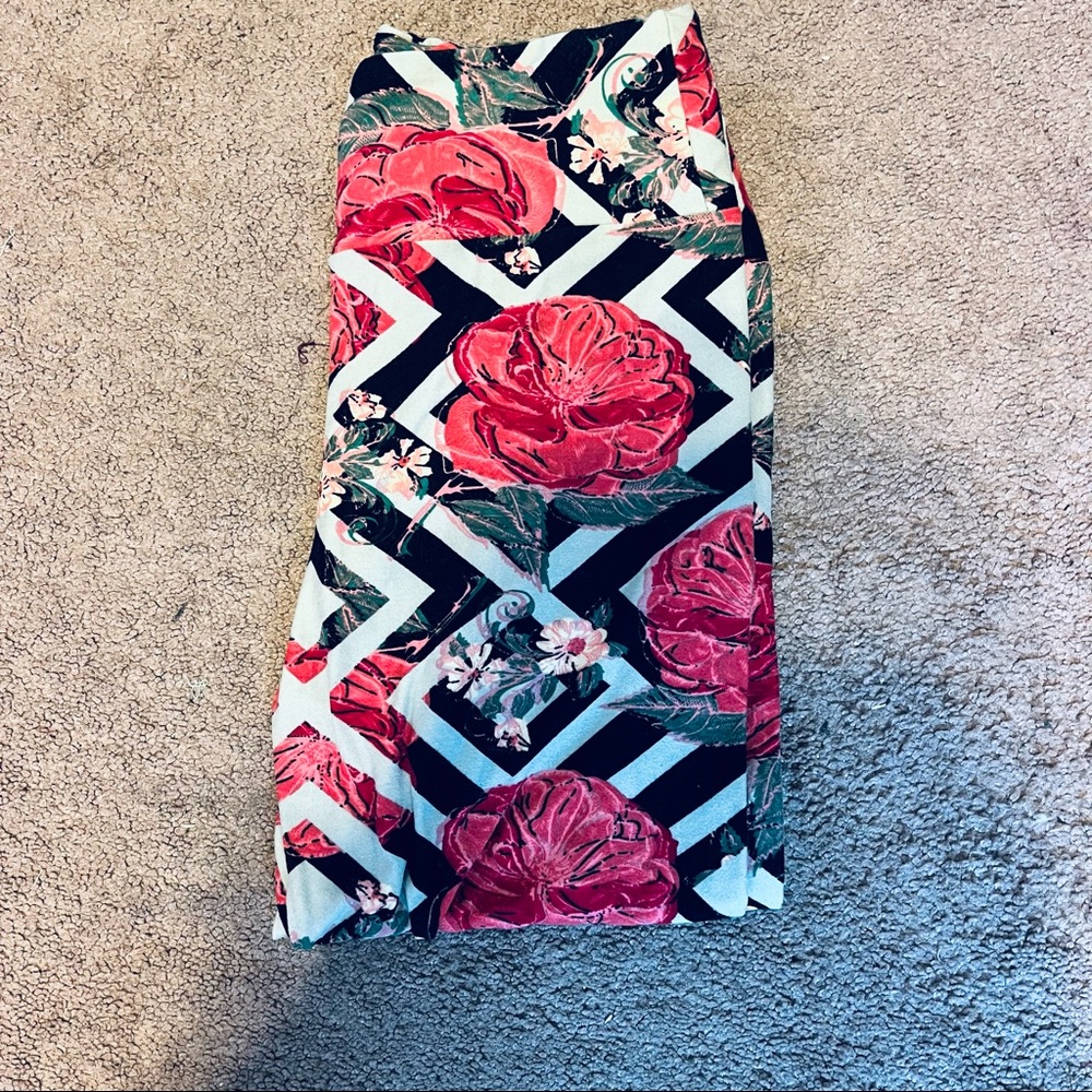 ❌SOLD❌ LuLaRose OS Floral Rose Stripped Leggings